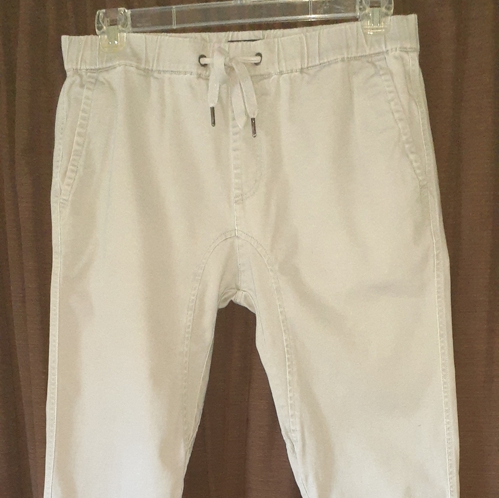 MG Black Label capris